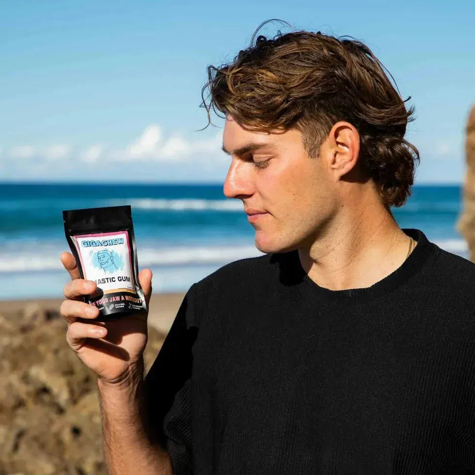 Giga Chew Mastic Gum in packaging, showing the Giga Chew brand and mastic gum product for fresh breath and oral health.